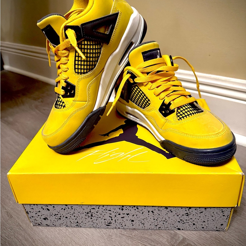 🔥 Air Jordan 4 Retro GS 5Y [fits women 6.5] “Lightning” – Iconic Colorway